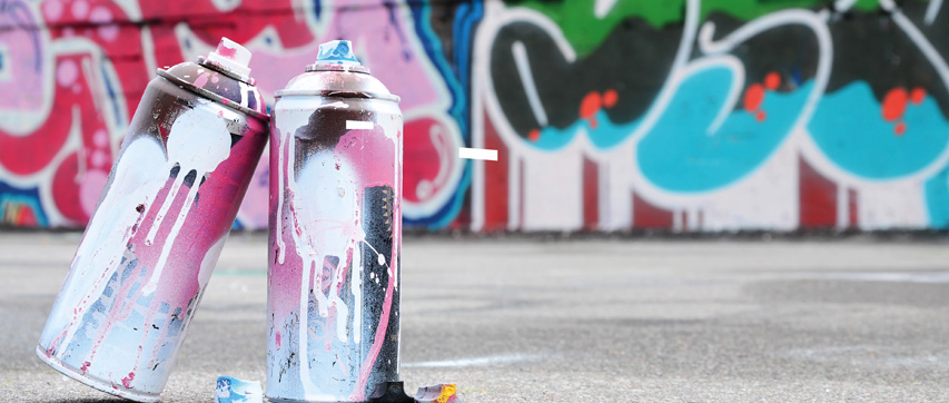 Meco amplía a las fachadas de particulares la limpieza de grafitis